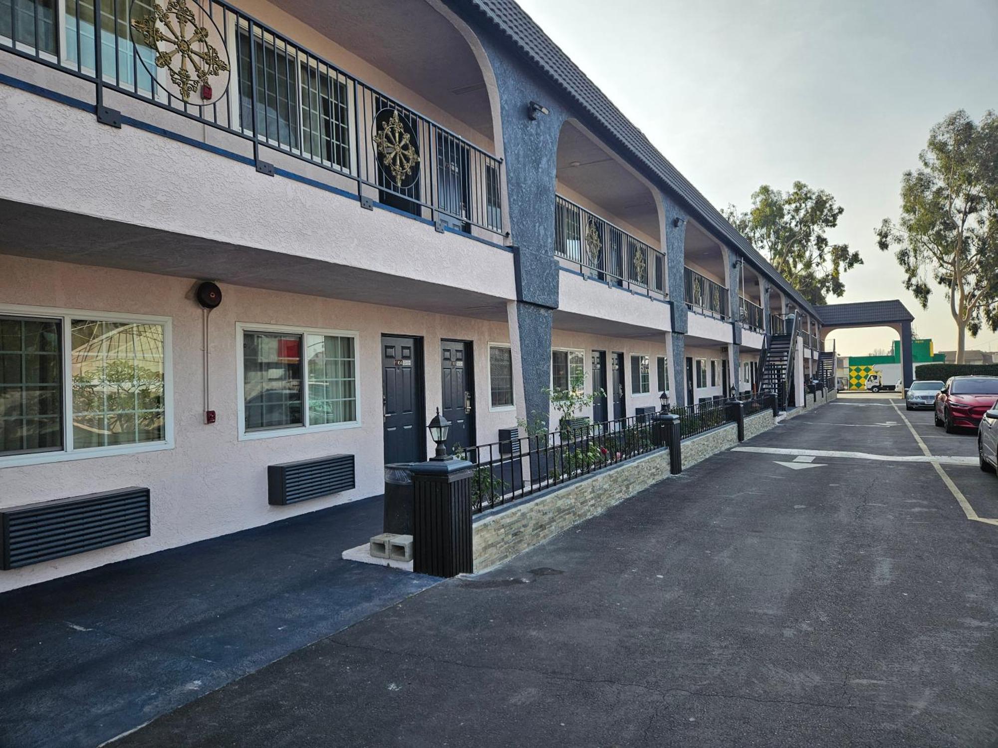 Flamingo Inn Роузмід Екстер'єр фото